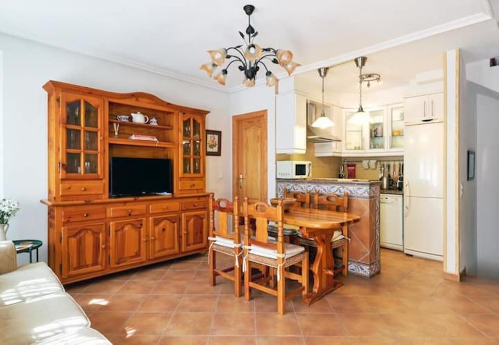 Villa Magerit, Entire Home 5 Minutes Easy Walk To Sandy Beach لا ماتا المظهر الخارجي الصورة