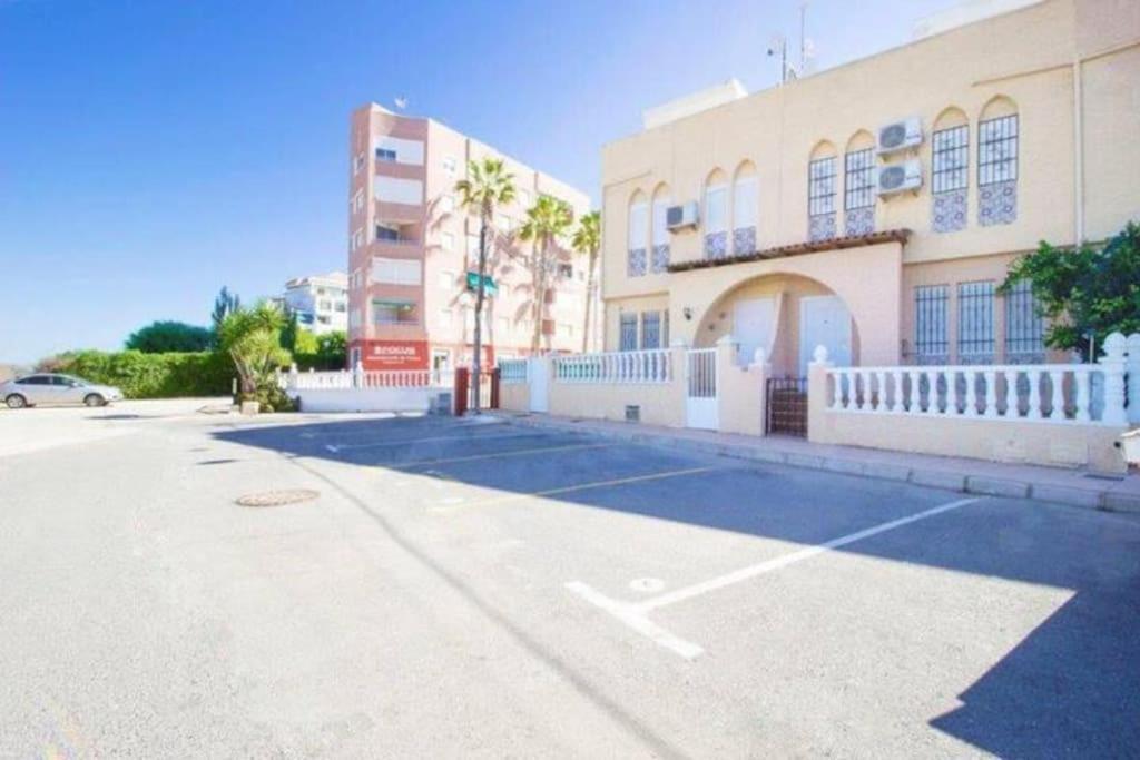 Villa Magerit, Entire Home 5 Minutes Easy Walk To Sandy Beach لا ماتا المظهر الخارجي الصورة