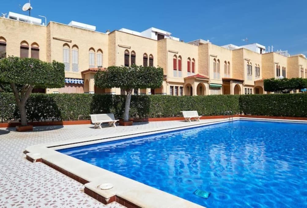 Villa Magerit, Entire Home 5 Minutes Easy Walk To Sandy Beach لا ماتا المظهر الخارجي الصورة