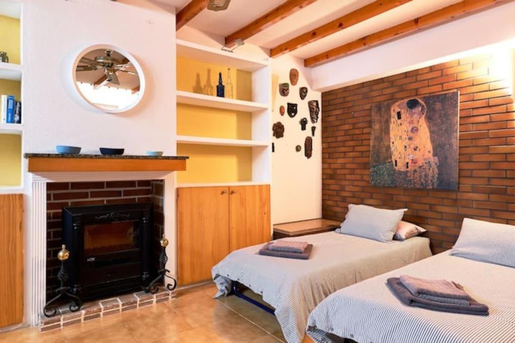 Villa Magerit, Entire Home 5 Minutes Easy Walk To Sandy Beach لا ماتا المظهر الخارجي الصورة
