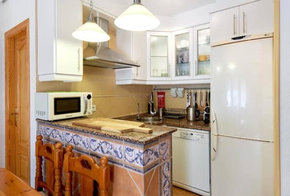 Villa Magerit, Entire Home 5 Minutes Easy Walk To Sandy Beach لا ماتا المظهر الخارجي الصورة